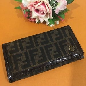 💯 Authentic Fendi Pattina Zucca wallet